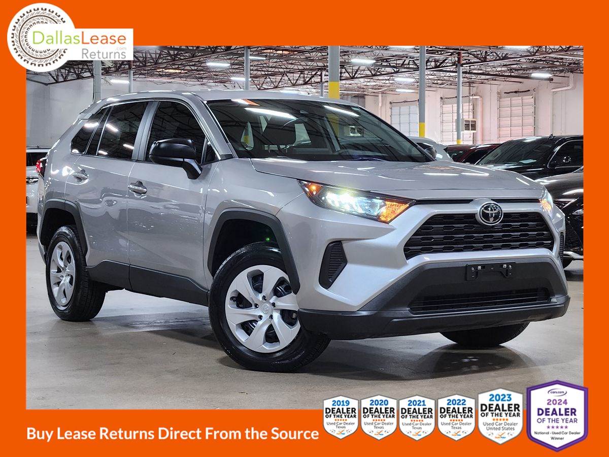 2022 Toyota RAV4 LE's photo