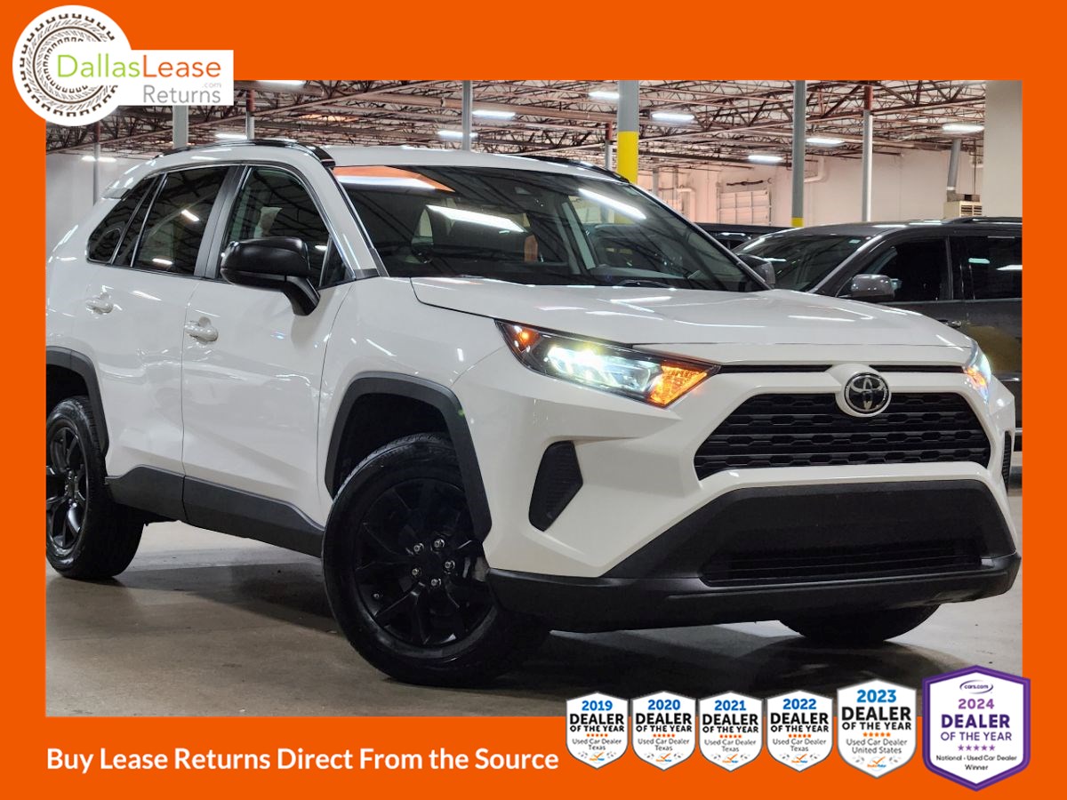 2021 Toyota RAV4 LE's photo