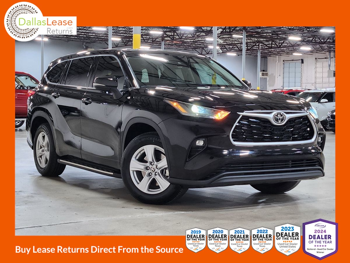 2022 Toyota Highlander LE's photo