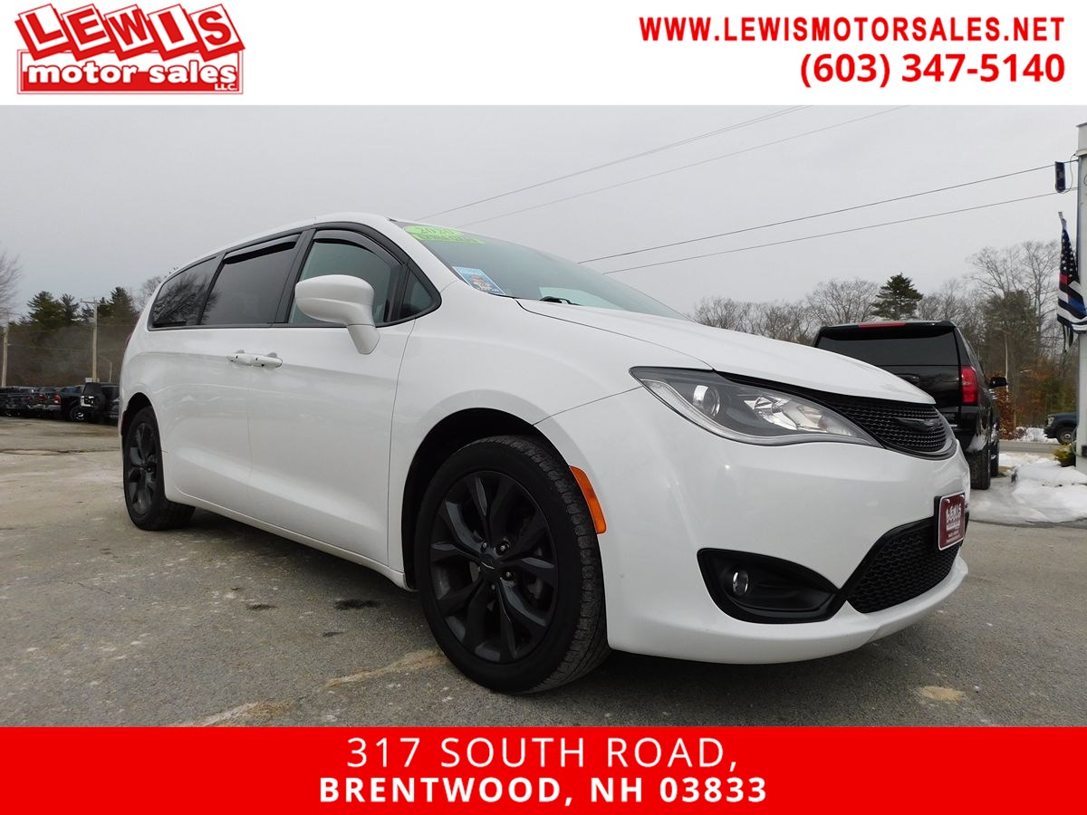 2020 Chrysler Pacifica Touring's photo