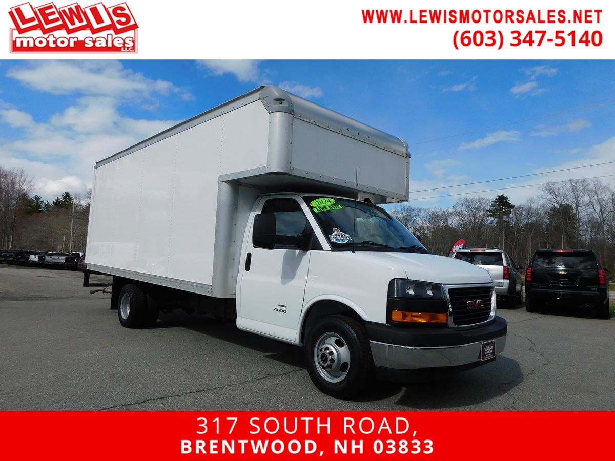 2024 GMC Savana Cutaway - Image 1