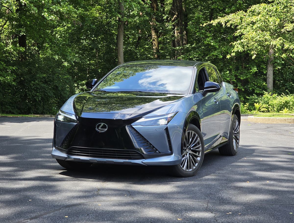 2023 Lexus RZ Luxury's photo