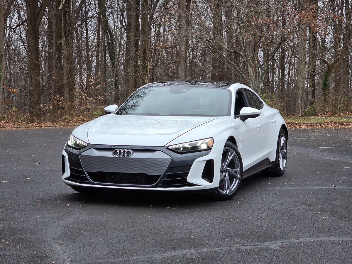 2022 Audi e-tron GT Premium Plus's photo
