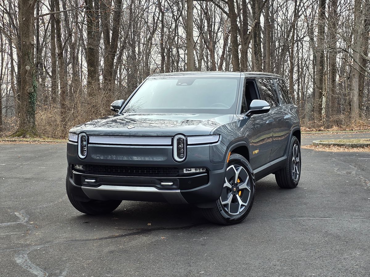 2024 Rivian R1S Adventure's photo