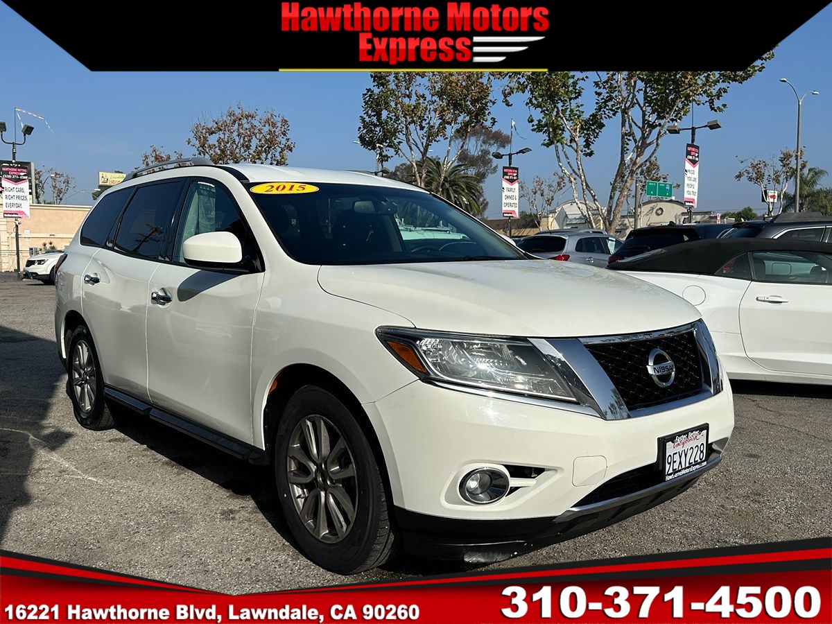 2015 Nissan Pathfinder SV's photo