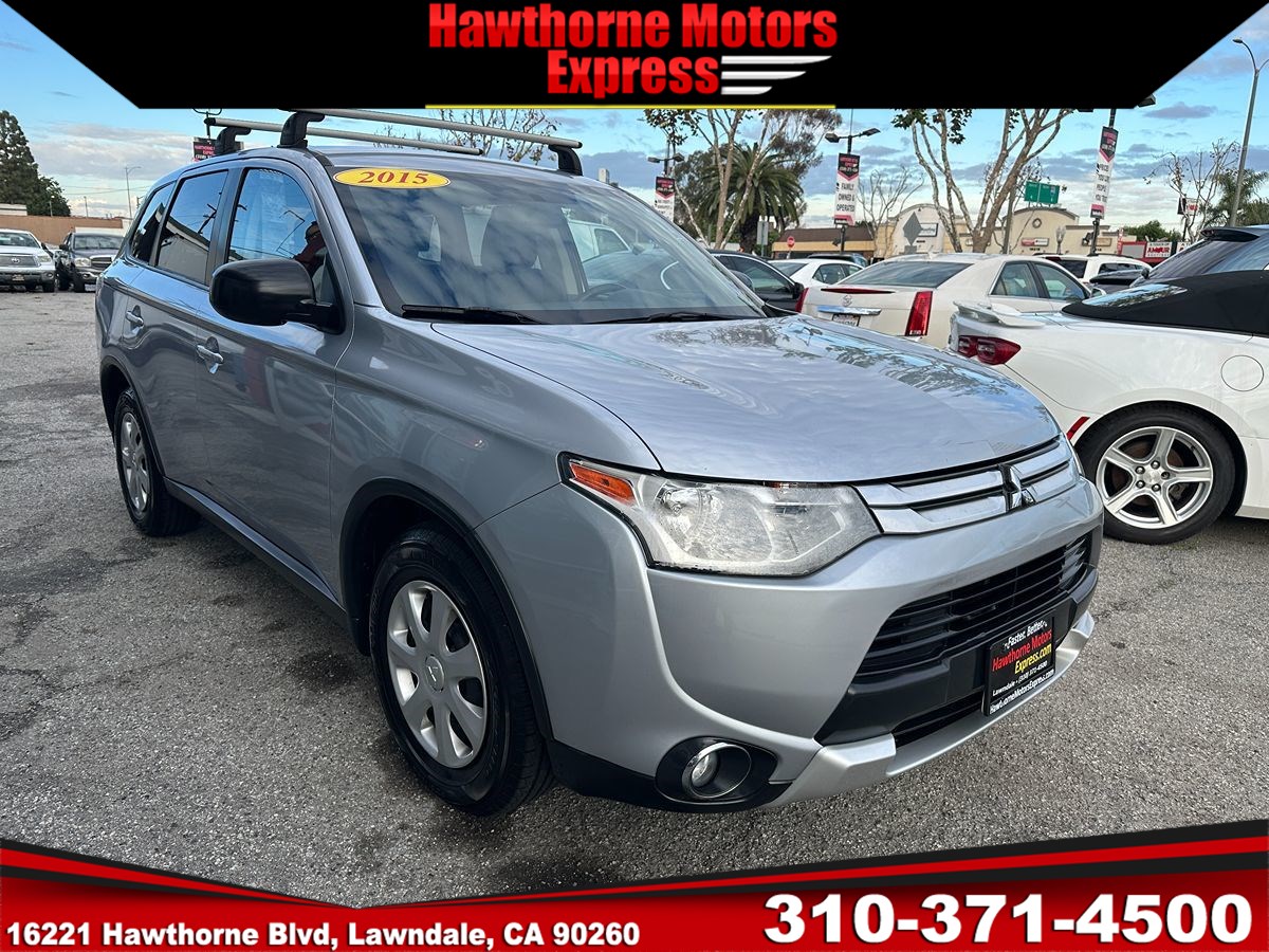 2015 Mitsubishi Outlander ES's photo