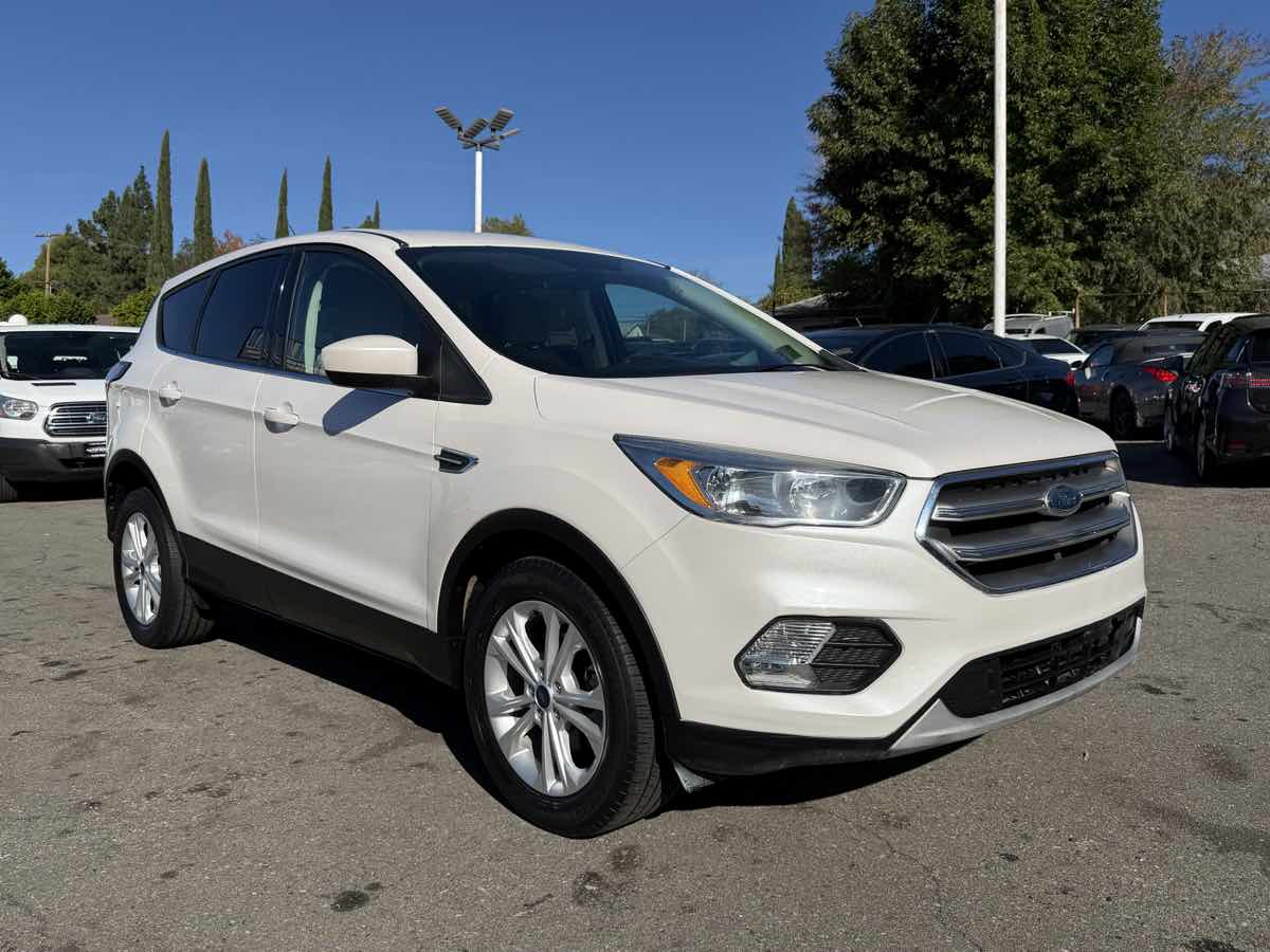 2017 Ford Escape SE's photo