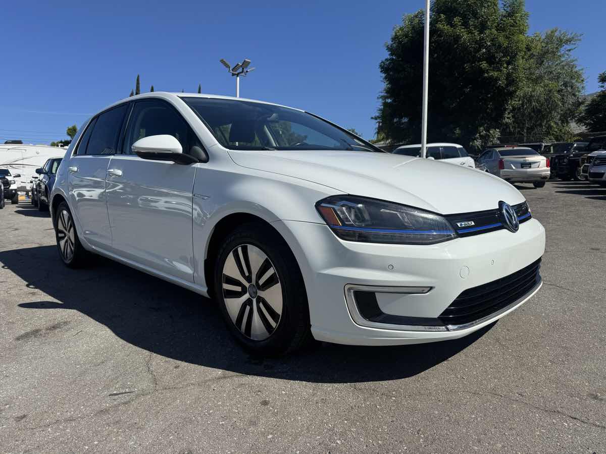 2015 Volkswagen e-Golf e-Golf SEL Premium's photo
