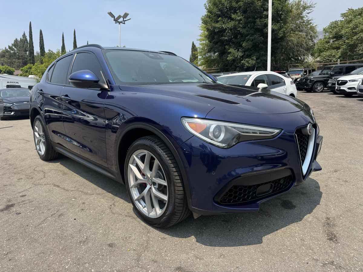 2018 Alfa Romeo Stelvio Ti Sport's photo