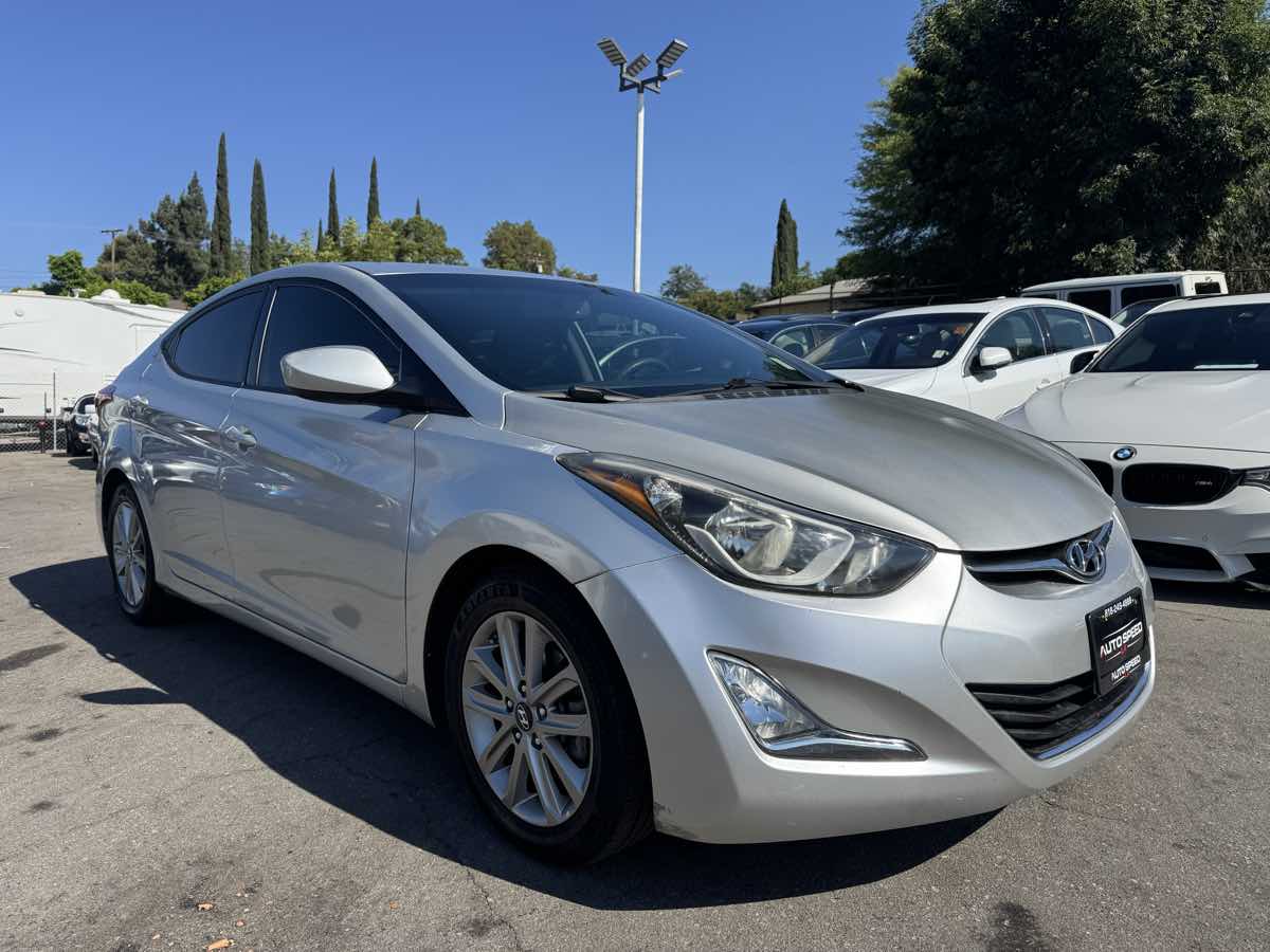 2015 Hyundai Elantra SE's photo
