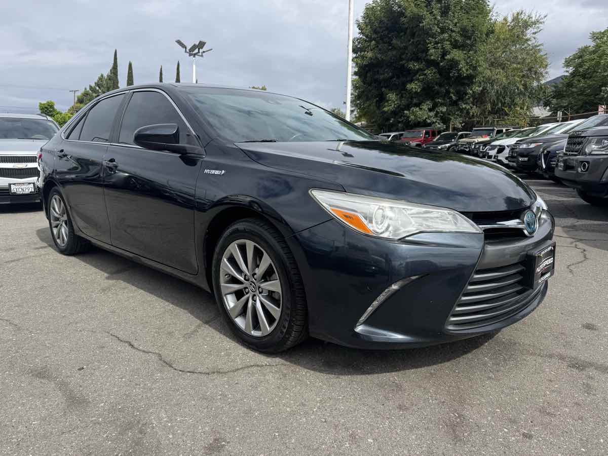 2017 Toyota Camry LE's photo