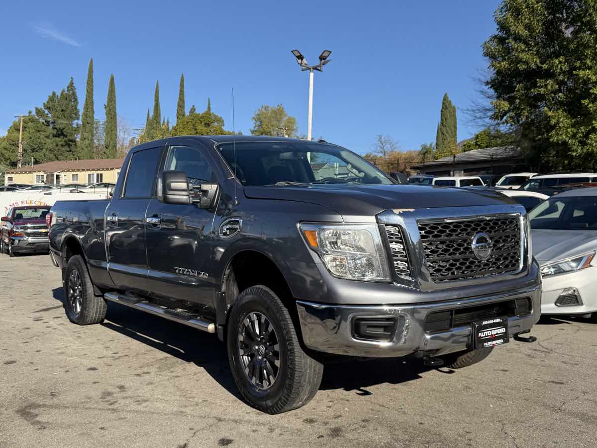 2017 Nissan Titan XD SV's photo
