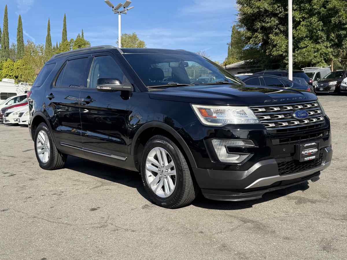 2016 Ford Explorer XLT's photo