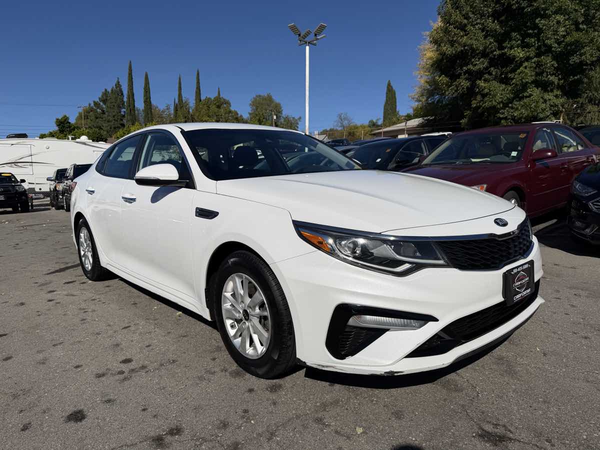 2019 Kia Optima LX's photo