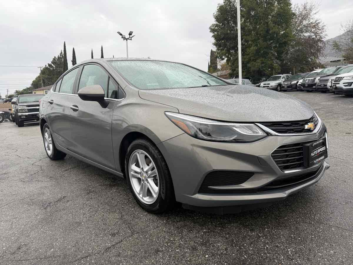 2017 Chevrolet Cruze LT's photo