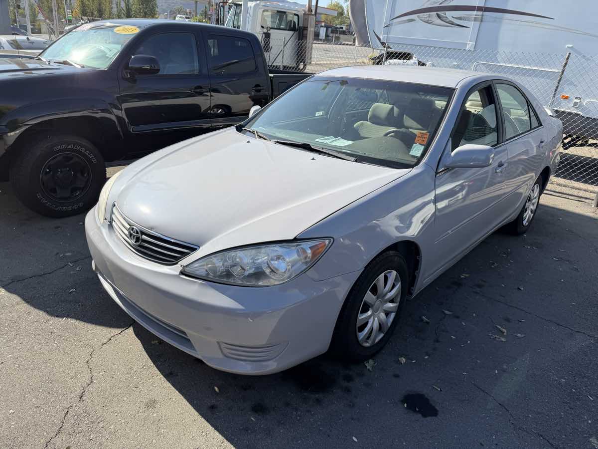 2005 Toyota Camry SE's photo