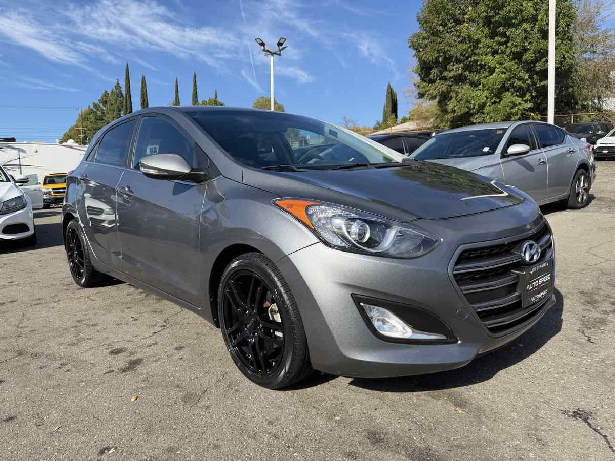 2016 Hyundai Elantra GT Base's photo