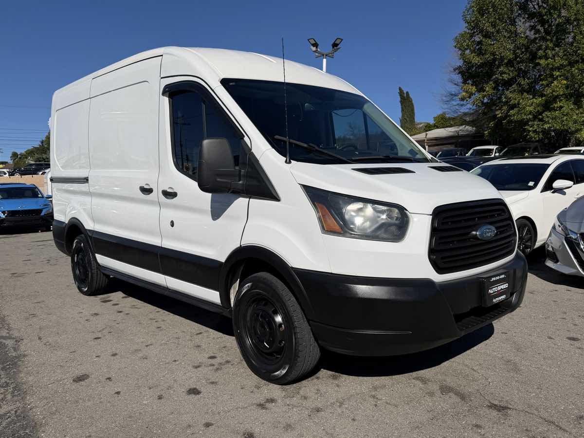 2015 Ford Transit Base's photo