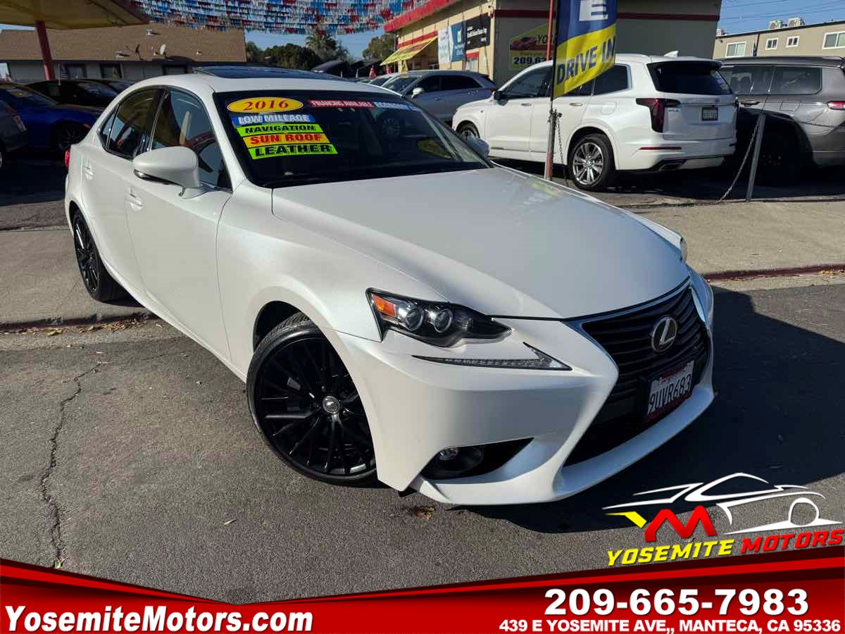 2016 Lexus IS 300's photo