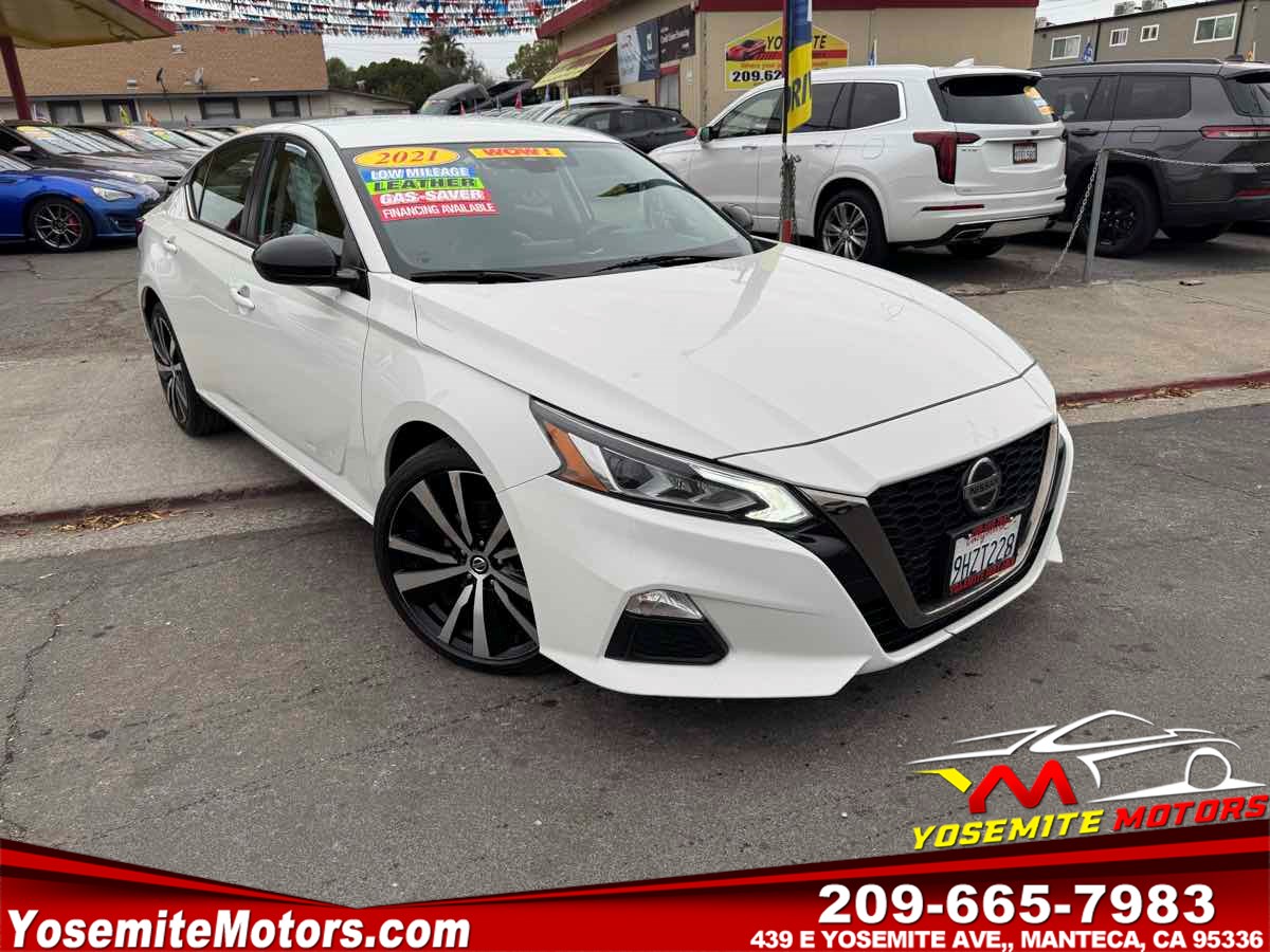 2021 Nissan Altima SR's photo