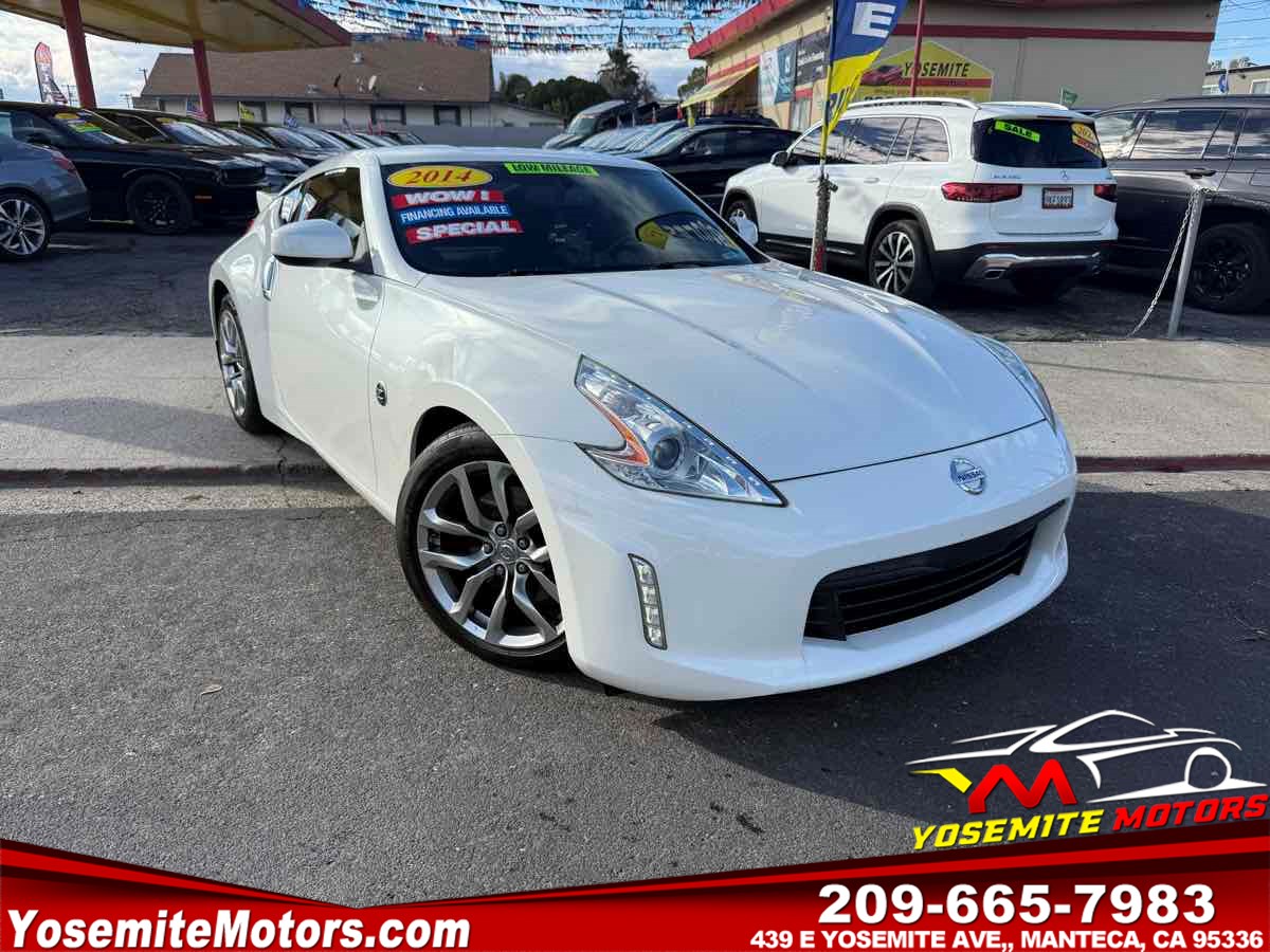2014 Nissan 370Z Coupe Touring's photo