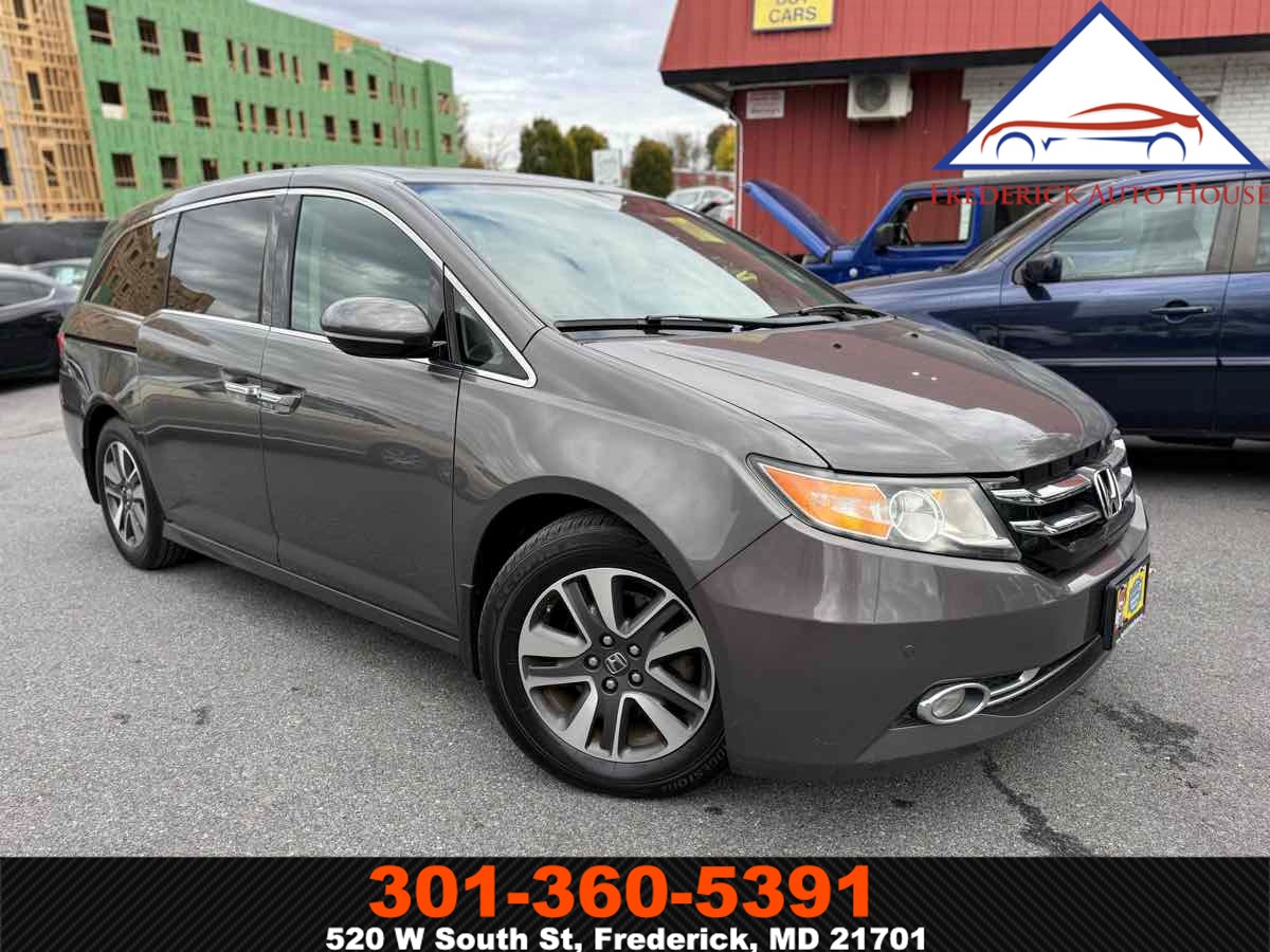 2015 Honda Odyssey Touring's photo