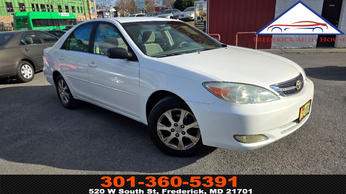 2004 Toyota Camry LE's photo