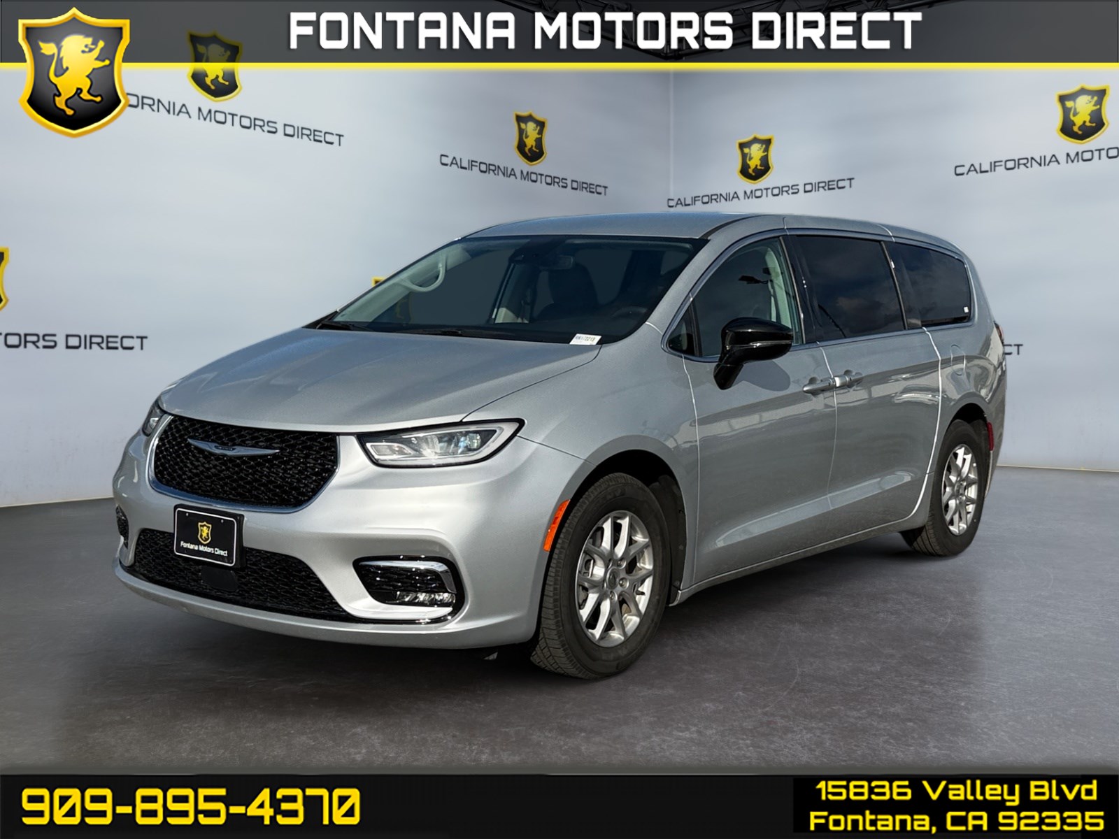 2024 Chrysler Pacifica Touring L's photo