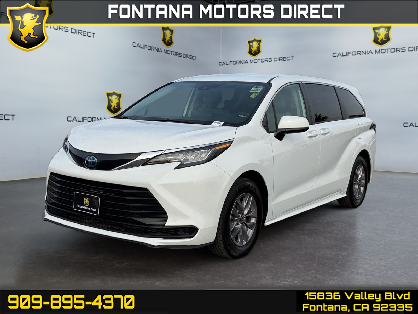 2022 Toyota Sienna LE's photo