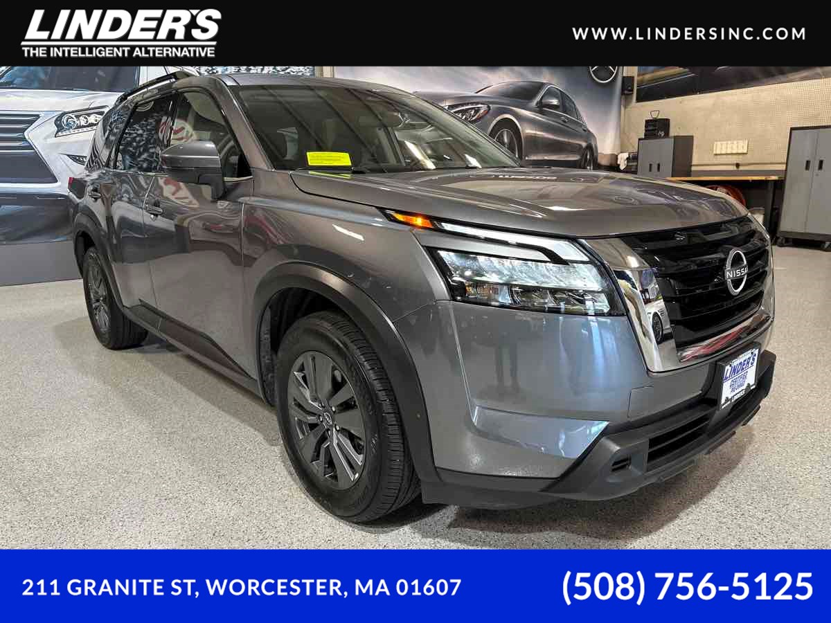 2024 Nissan Pathfinder SV's photo