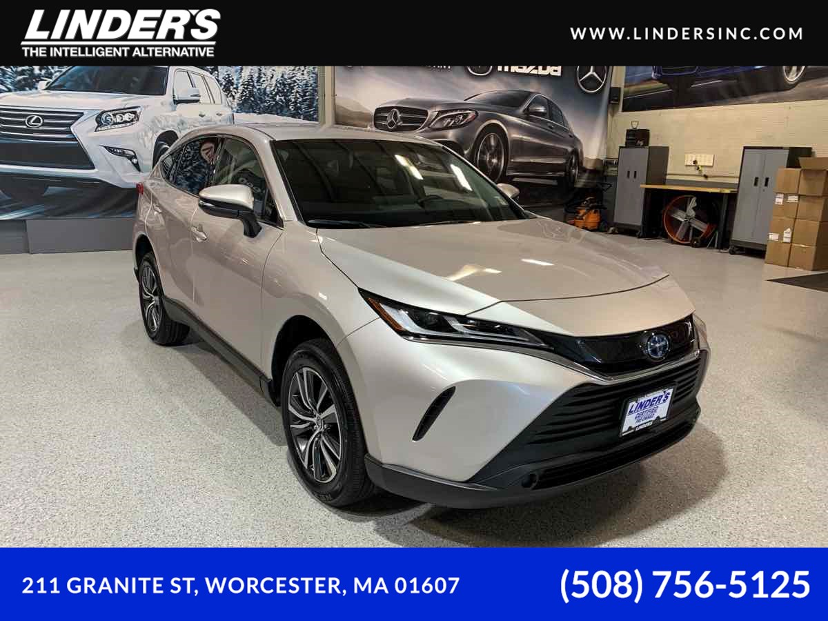 2024 Toyota Venza LE's photo