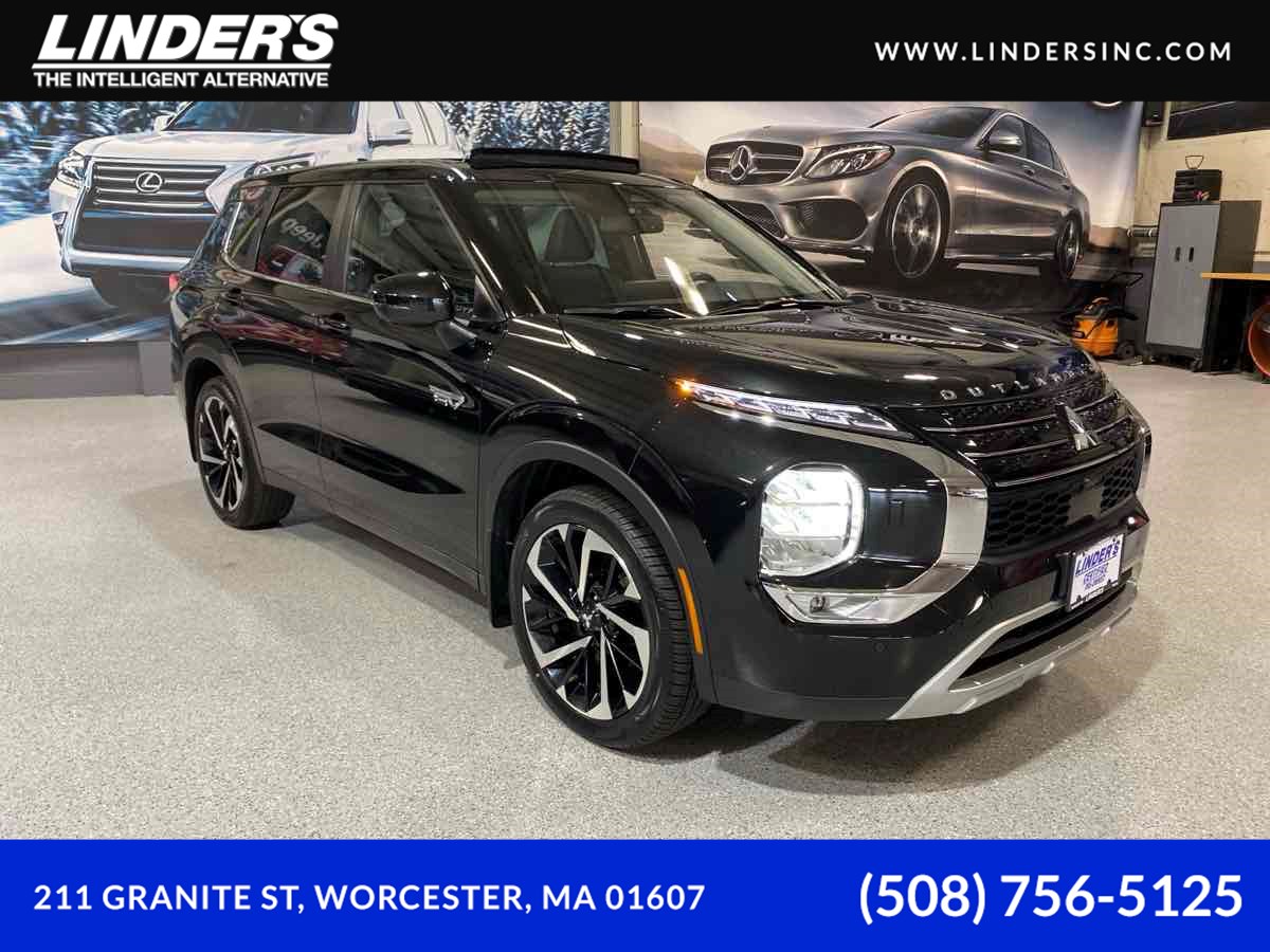 2023 Mitsubishi Outlander Plug-In Hybrid SE's photo