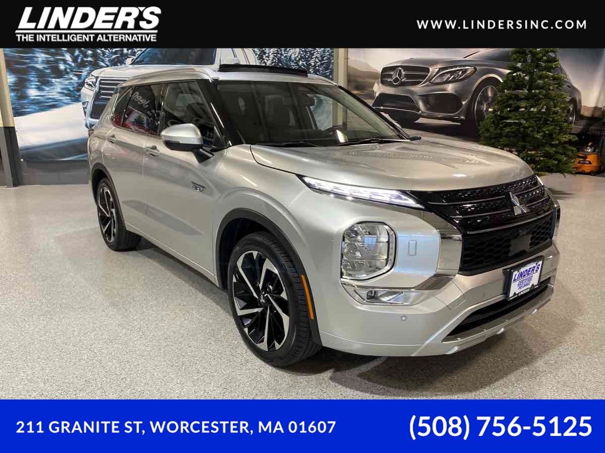 2023 Mitsubishi Outlander Plug-In Hybrid SEL's photo