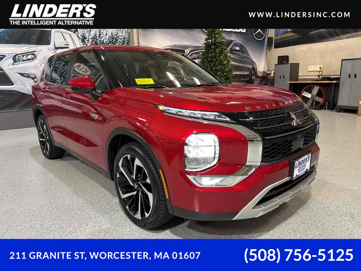 2023 Mitsubishi Outlander Plug-In Hybrid SE's photo