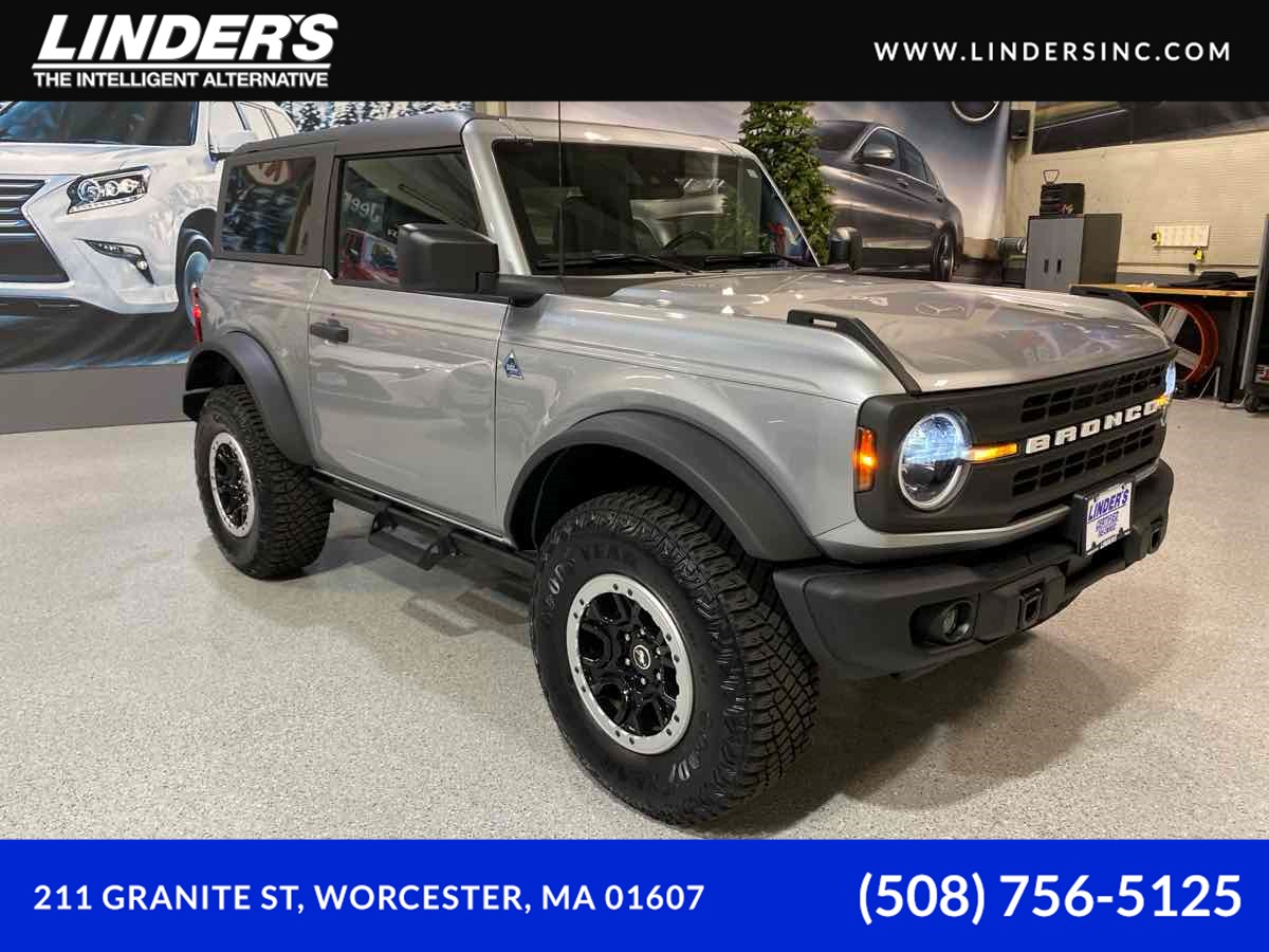2024 Ford Bronco 2-Door Black Diamond's photo