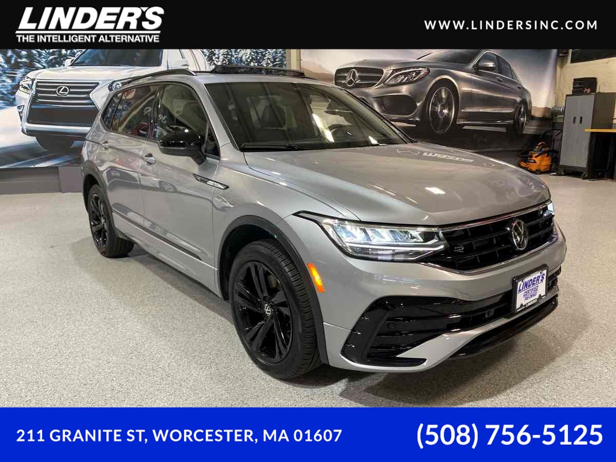 2024 Volkswagen Tiguan SE R-LINE BLACK's photo