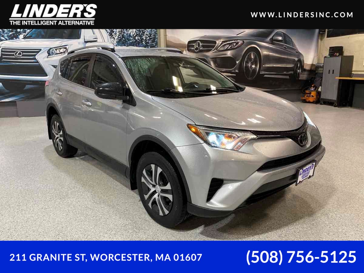 2017 Toyota RAV4 LE's photo