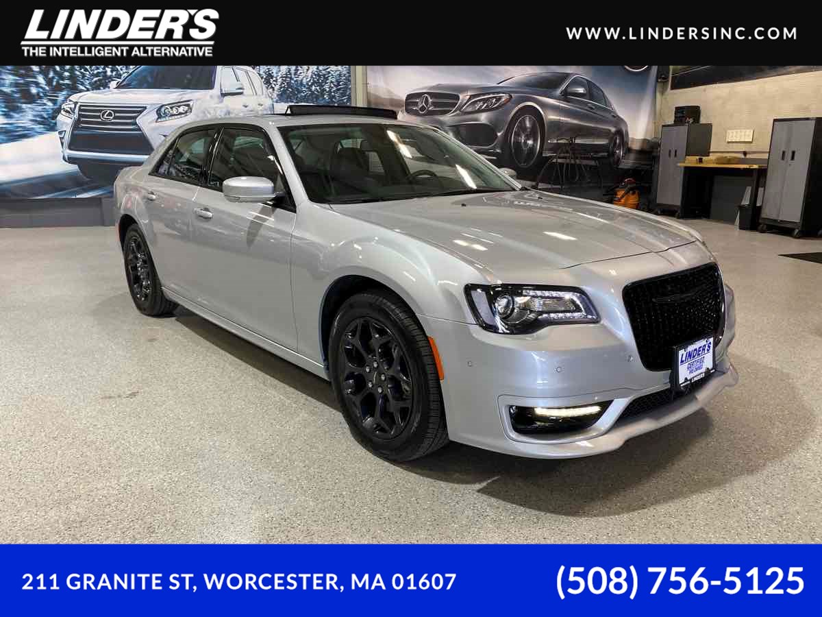 2023 Chrysler 300 Touring L