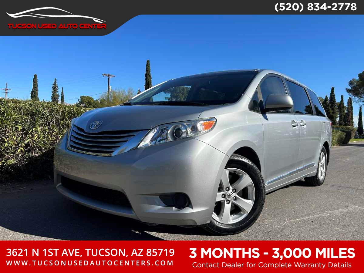 2015 Toyota Sienna LE's photo