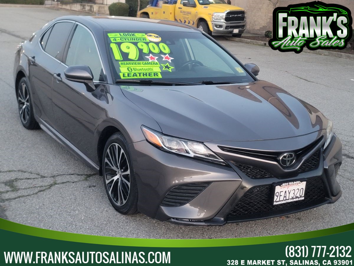 2019 Toyota Camry SE's photo