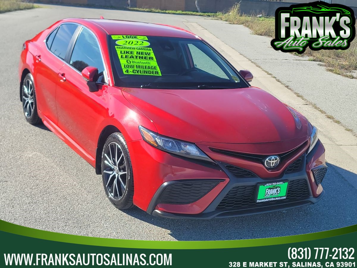 2022 Toyota Camry SE's photo