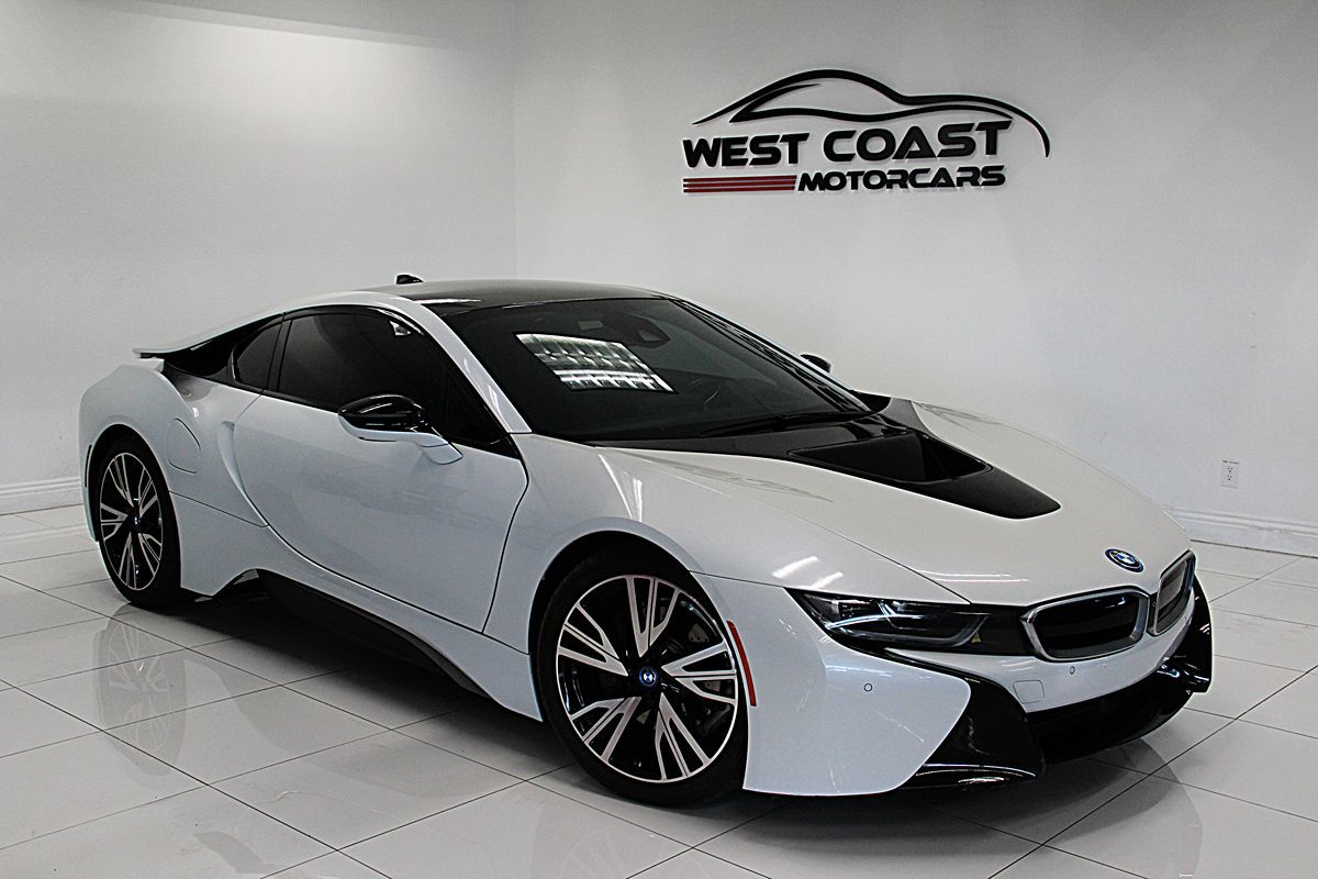 2017 BMW i8 Mega World's photo