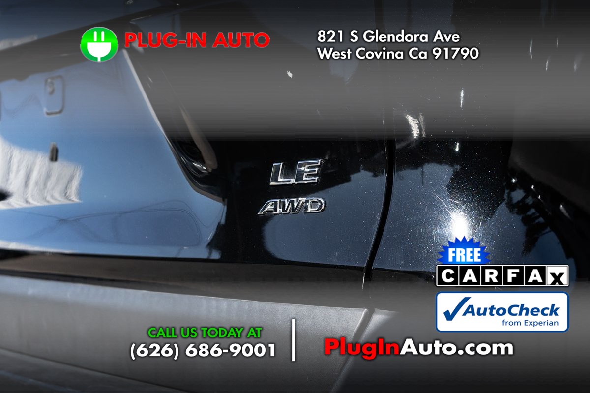 2024 Toyota RAV4 LE's photo