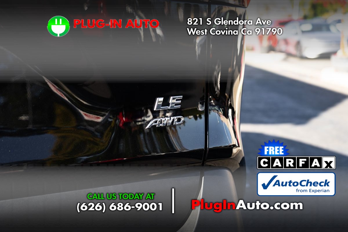 2024 Toyota RAV4 LE's photo