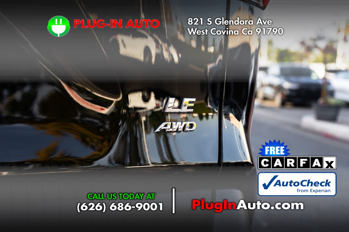 2024 Toyota RAV4 LE's photo