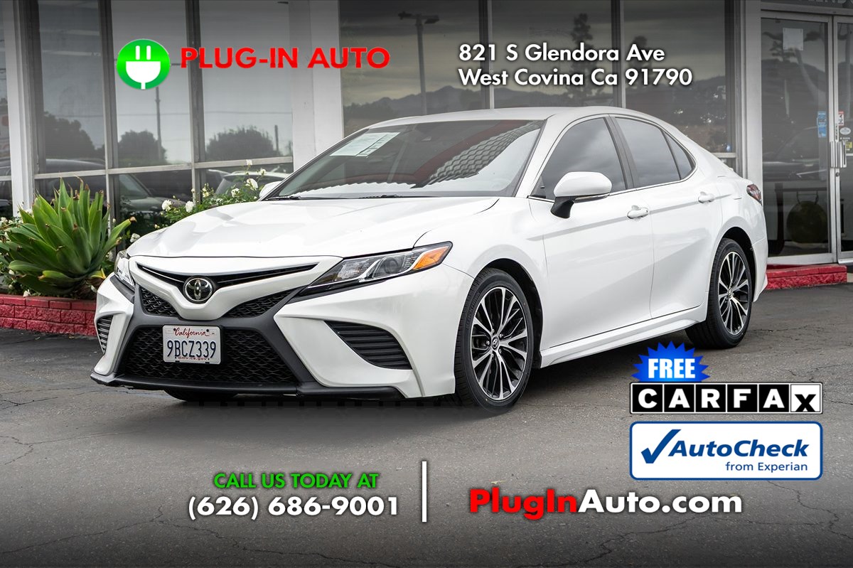 2020 Toyota Camry SE's photo