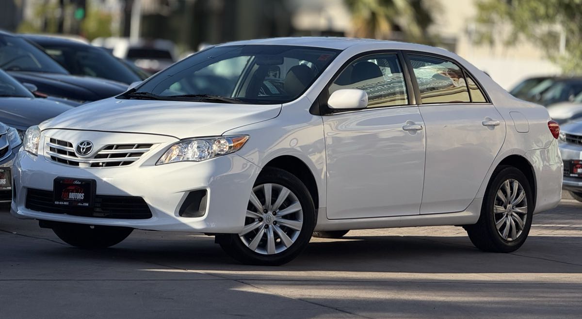 2013 Toyota Corolla LE's photo