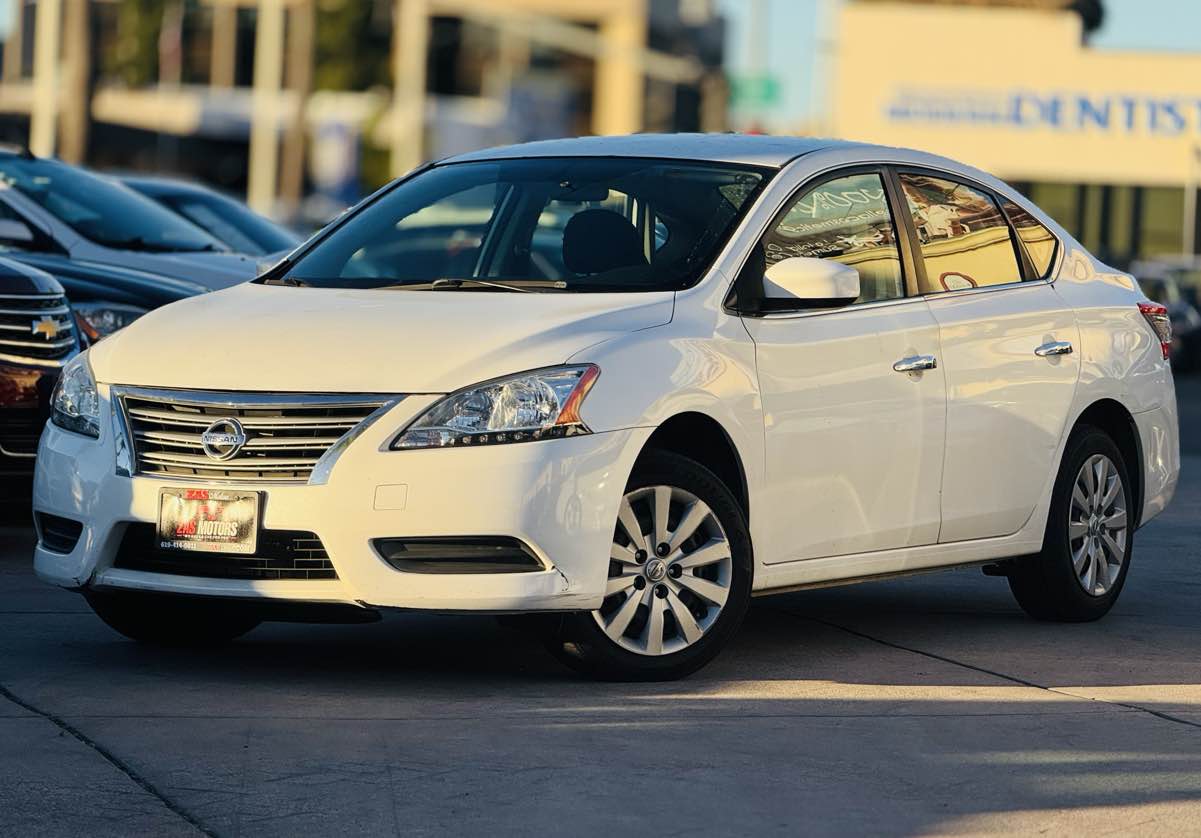 2014 Nissan Sentra S's photo