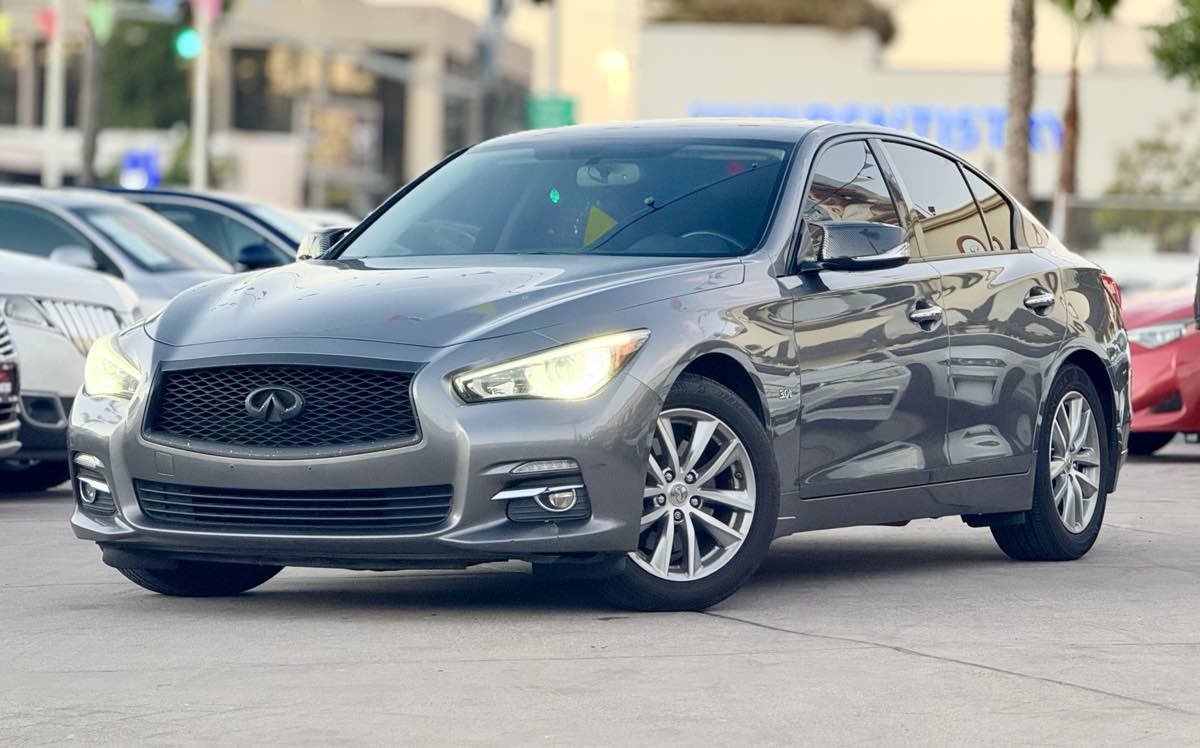 2017 INFINITI Q50 Premium