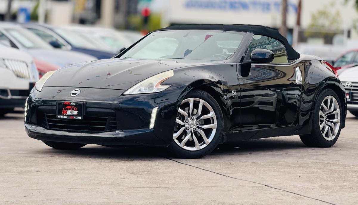 2013 Nissan 370Z Roadster Touring's photo